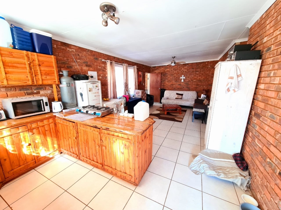 To Let 2 Bedroom Property for Rent in Melodie North West